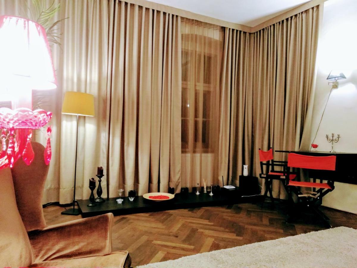 Charming Vintage Apartment Piata Sfatului Braşov Exteriör bild